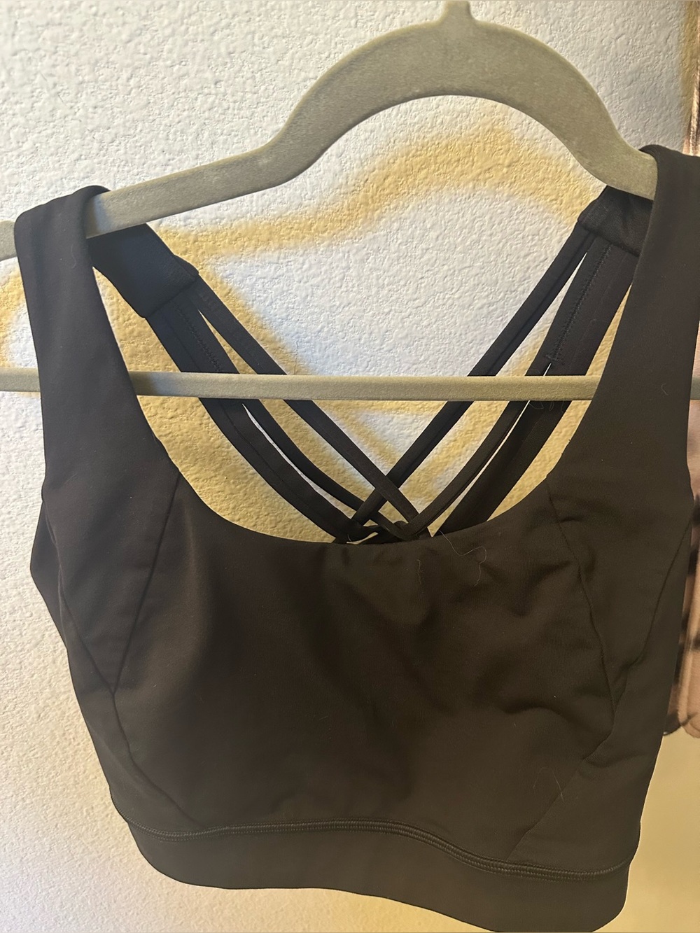 Gently used Lululemon: Black Strappy Sports Bra. NO TAG size 14: DD/DDD
